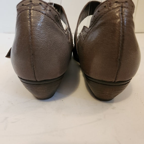 EUC FIDJI LEATHER MARY JANES TAUPE/BROWN SIZE 37 - Picture 5 of 10